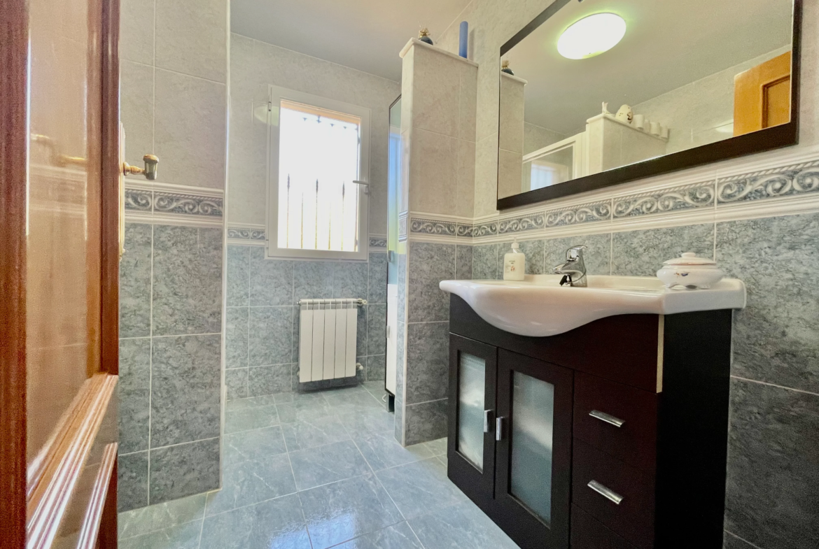 Primer baño del chalet