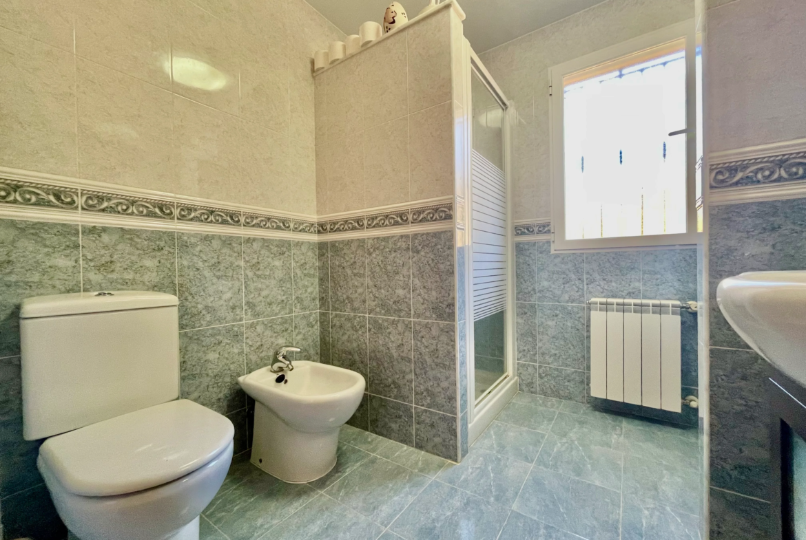 Primer baño otra perspectiva del chalet