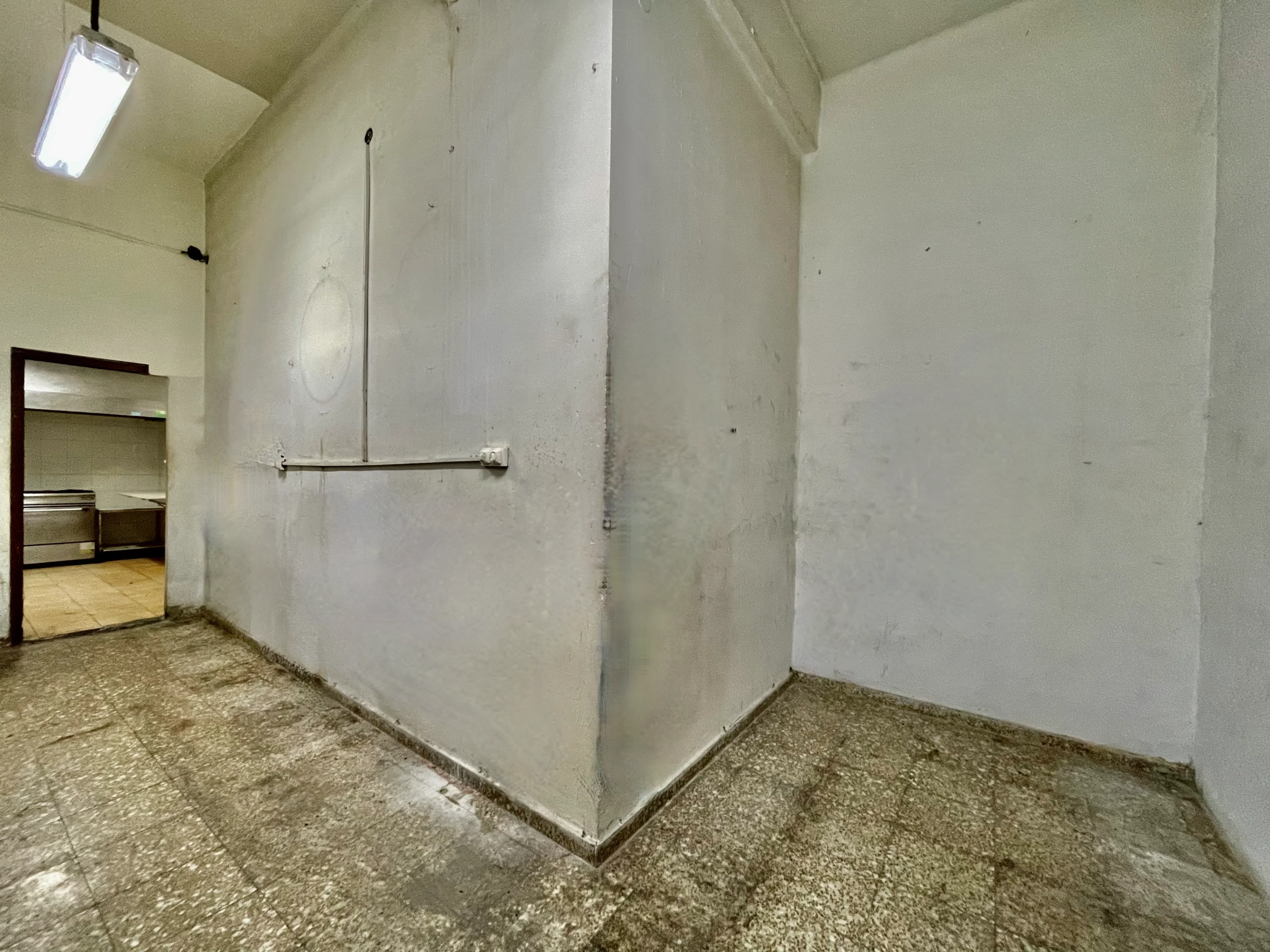 local pasillo a cocina